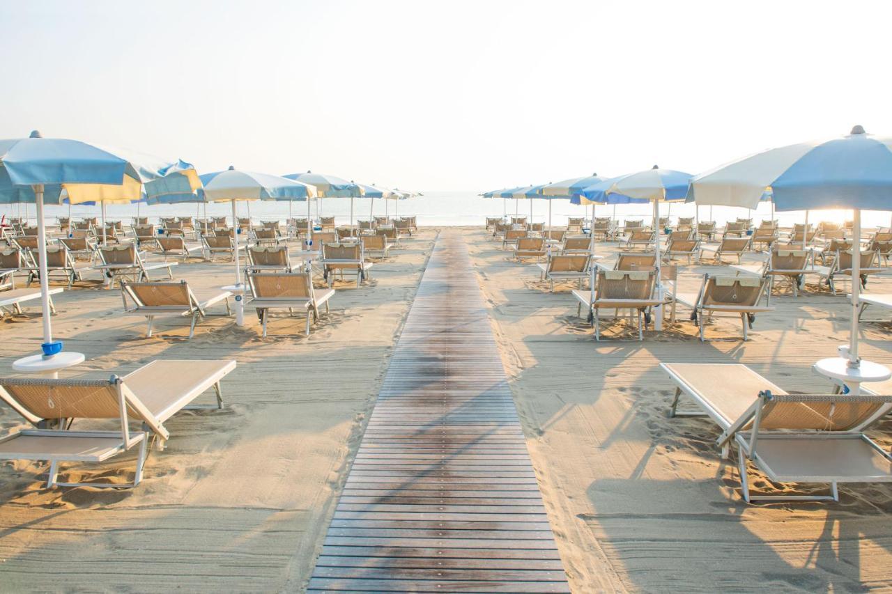 Hotel Atlantica Cesenatico Esterno foto
